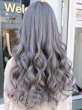 ラビス クローバー(Lovis clover) アッシュグレー くびれヘア ビタミンカラー メルティカラー