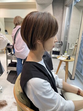 ミィ 浦和(mee) 【mee.】ヤジマ　丸みショート　ベージュカラー