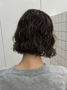 シーン(SCENE)の写真/≪SCENE-パーマ≫シンプルな中に、ダメージレスな柔らかい質感のトレンドパーマ大人気♪【元町駅徒歩8分】