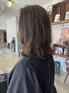 ヘアーアイストゥーレ(HAIR ICI TRE) ブリーチなしオリーブグレージュ ミディアムボブ