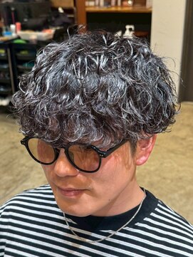 ジェットブラックキューサンロク(JET BLACK 936) カール感太めの波巻きカスタムパーマ