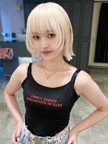 ノエ シンサイバシ(Noe Shinsaibashi) 【LIRA】ホワイトブロンド 顔周りカット 抜きっぱなしブリーチ