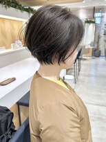 ステアケース ギンザセブン(stair:case ginza7)&nbsp;前下がりショートボブ耳かけ丸み