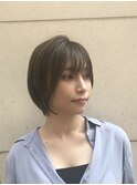 スモーキーアッシュ×前下がりショート×ナチュラル丸みショート