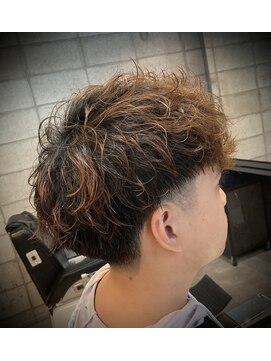 フランクスバーバー アンド ビアークラブ(FRANK'S BARBER and BEER CLUB) テーパーフェードツーブロック無造作スタイルF