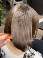 ヴィフ 大船(VIF)&nbsp;白髪ぼかし/イメチェンヘア/フェミニン/透明感ボブ/カット/大船