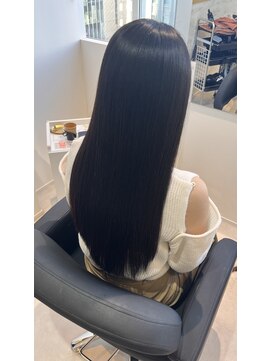 エミュスト(Emuest) 黒艶髪☆髪質改善心斎橋