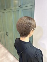 ヘアサロン ナノ(hair salon nano)&nbsp;白髪を生かしたベージュカラー×美シルエットショートヘア