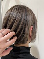 アクイール(ACCUEILLIR) 白髪ぼかしハイライト×シルバーベージュ