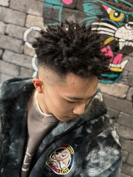 フォーコーナーズカットショップスリーセント 栄(FourCornersCutShop 3/cent) スパイキーアフロ