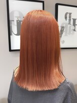 スリー(Three) 【ビビットオレンジの艶ストレートボブ】