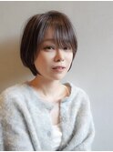 少し長めの前髪あり大人ショートボブ丸みショート耳かけマッシュ