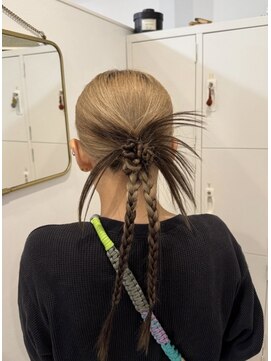 エイチ 梅田(H) ヘアカラーグレージュカチモリヘアレイヤーボブ50代ボーイッシュ