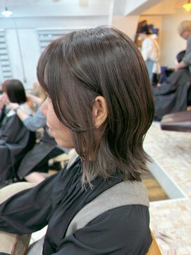 ジェナ(Jena) くびれボブ×インナーカラー