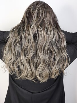 ルーヴェ(LOWE) 外国人風バレイヤージュ×ブロンドベージュの海外style！