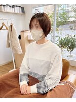 コムヘアー(COM HAIR)&nbsp;ミニショート。アッシュベージュ。