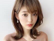 【小顔が際立つ外ハネ×ミディアム】王道ひし形シルエットって？簡単に小顔が手に入る秘密はこれ♪