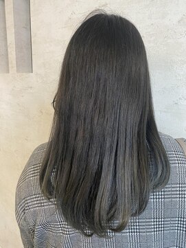 シェリッシュ ノース(Sheriche North) 上品ロング×アッシュグレー【ブリーチ要否】