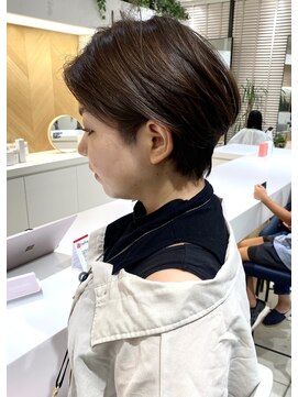 ステアケース 武蔵小杉店(stair:case) 大人ショートツーブロック/白髪ぼかしハイライト/武蔵小杉