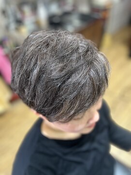 ドライバーズ ボブ(DRiVER’S BOB) 白髪を活かして魅せるカラー