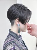 *センターパート刈り上げショート女子前下がりショート前髪なし