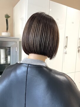 シアン バイ アルテフィーチェ(CYAN by artefice) 切りっぱなしボブ 大人ボブ ハイライト ケアブリーチ