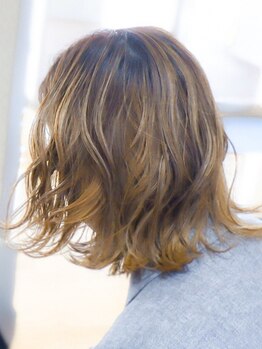 アラマナ(alamana)の写真/なりたい髪形が決まってなくても大丈夫！東京の有名Salonで磨き上げた腕で、お任せオーダー殺到！