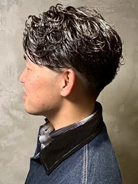 ディスイズバーバーサード(THIS IS BARBER 3rd) ニュアンスパーマ ツーブロック 束感 黒髪ショート 30代