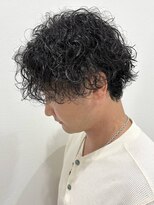 ヒュイル バイ ニアウ(Hwyl by Niau) メンズマッシュパーマ波巻きスパイラルパーマニュアンスパーマ