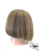 アヴソリューク(Absoluk)&nbsp;前下がりボブXハイライト