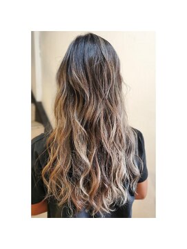 サーティーン(THIRTEEN) HUEglossで柔らか大人なバレイヤージュ風☆