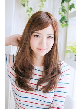 プティルカ(PutiLuca D.C.) ナチュラルなロングヘアースタイル