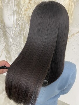 イレス 新札幌店(IRESU) ドレスヘア/ショコラアッシュ/弱酸性縮毛矯正 札幌市 / 札幌駅