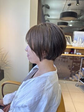 キサ ファータ 恵比寿(kisa fata) 大人ショート_前下がりボブ_20代30代40代ハイライト斜めバング