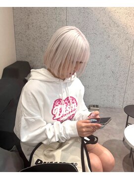 ローレン(Lolen.) ホワイトカラーとボブ ふじゆー