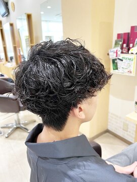 デザイニングヘアードゥ(designing hair Deux) メンズツーブロック刈り上げニュアンスパーマ【メンズ】
