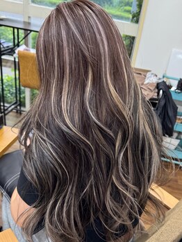 リズ オブ ヘアー(Lis of hair)の写真/大人女性の為のグレイカラー♪頭皮と髪に優しく、ダメージを最小限に抑えて艶髪に導いてくれる☆