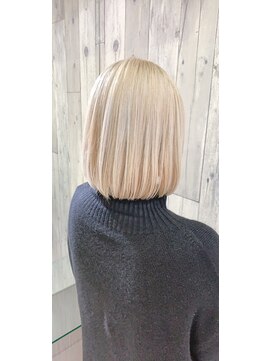 ルイス(L'wis) ハイトーン系ボブ!『ホワイトミルクティー』