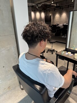 スタッド 松戸(stud. Men‘s) 刈り上げアップバング×ツイストスパイラルパーマ