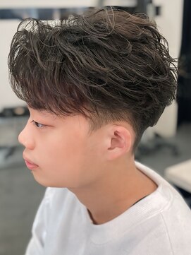 バース バイ ハピネス(BIRTH by happiness) 奈良men'sツイストフェザーパーマフェザーショート