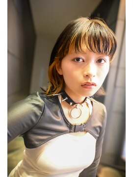 キジ(KIJI) レイヤーボブ/ポイントカラー/インナーカラー/イエローベージュ