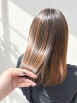 モザミ(MOZAMI)&nbsp;ブリーチ履歴を活かした艶やか柔らかストレートヘアスタイル