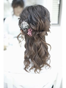 リサ 恵比寿(risa.) 波ウェーブネオハーフアップ