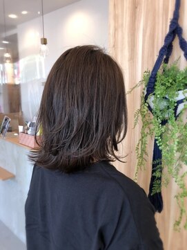 アドラーブル 松崎店(adorable) ナチュラルブラウン艶感ストレート外ハネミディアム