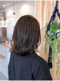 ナチュラルブラウン艶感ストレート外ハネミディアム
