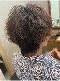 無造作パーマスタイル×ブラウンカラー