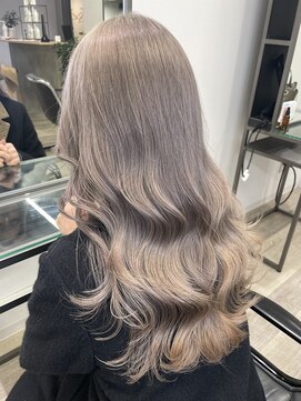 ルーパバイミュージアム(LOOPA by museum) シルバーブロンド×ホワイトブリーチ