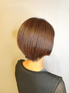 ブロッサム 東久留米店(Blossom) くびレイヤーエモージュ斜めバング小顔似合わせカットボブ