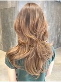 外国人風海外ロングレイヤーハッシュカット段ミディアムベージュ