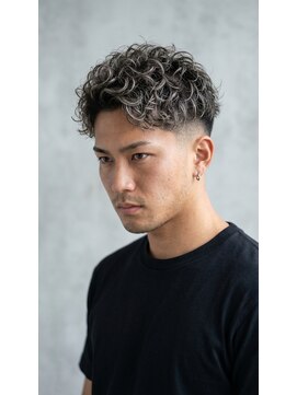 アッシュ 桜木町店(Ash) 横浜桜木町メンズ/シルバーメッシュ/スペインカール/フェード